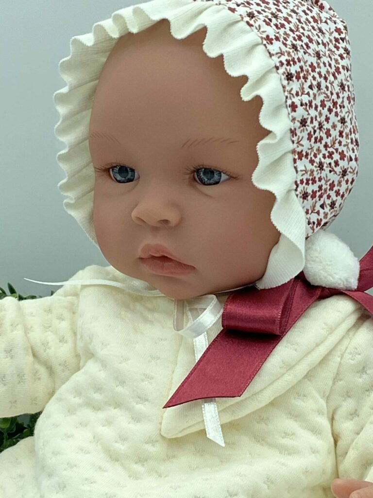Muñeca Cuerpo De Tela Leonor Pololo Flores Granate 46 cm - Fabricado en España