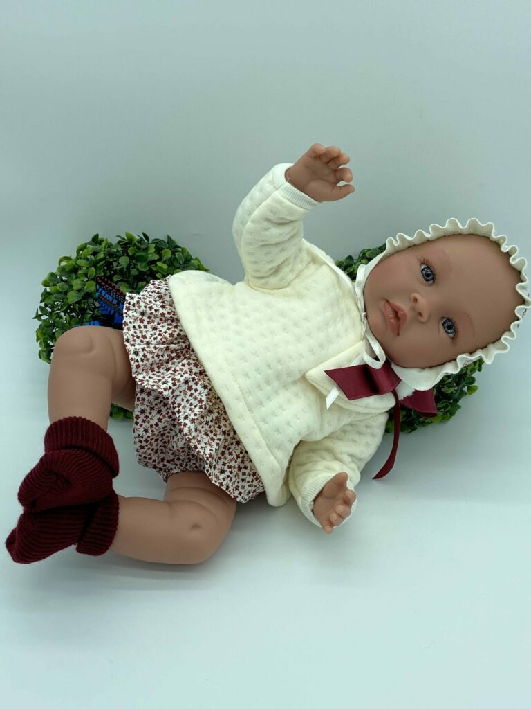Muñeca Cuerpo De Tela Leonor Pololo Flores Granate 46 cm - Fabricado en España
