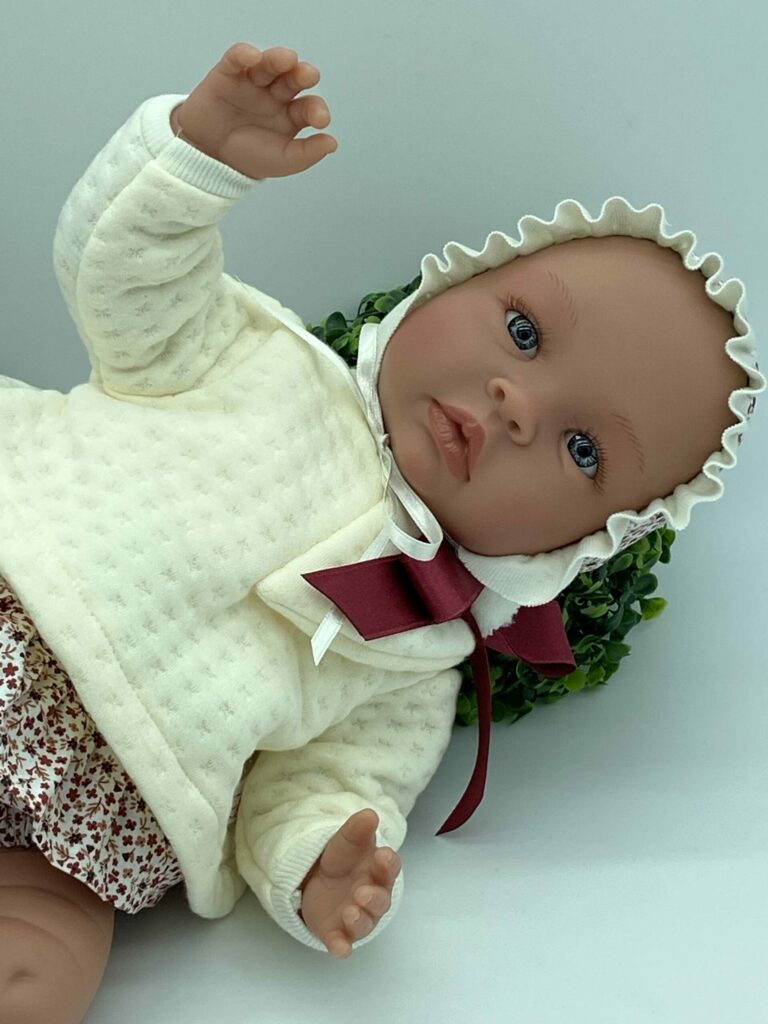 Muñeca Cuerpo De Tela Leonor Pololo Flores Granate 46 cm - Fabricado en España