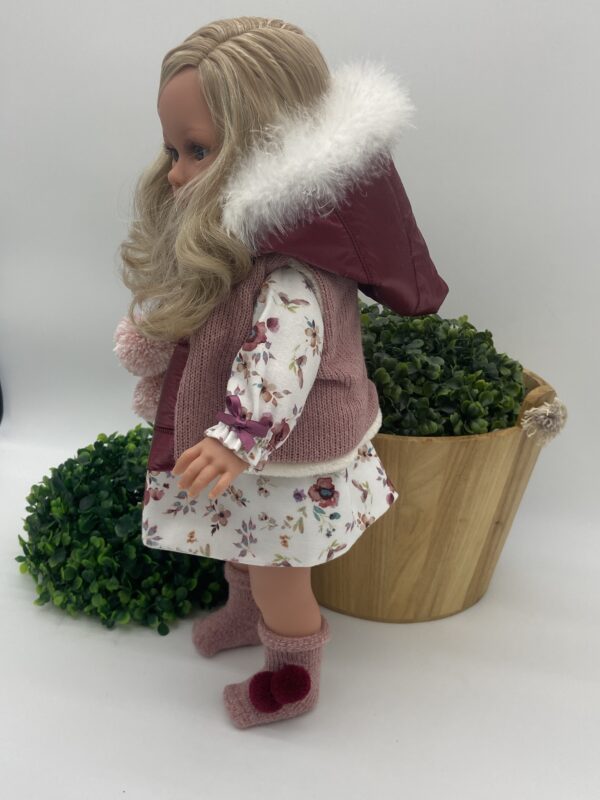 Muñeca Con Cuerpo De Tela Lucía 40 cm Llorona