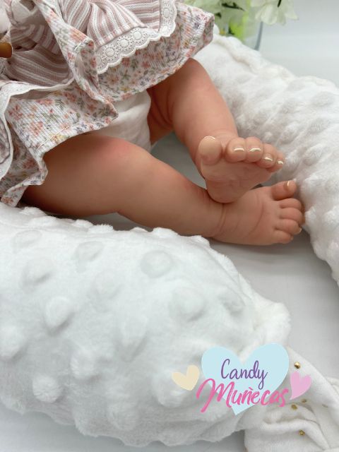Bebé reborn interactivo de 45 cm fabricado en España - LAURA - Imagen 4