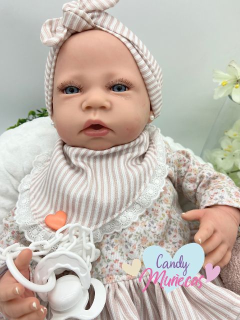 Bebé reborn interactivo de 45 cm fabricado en España - LAURA - Imagen 3
