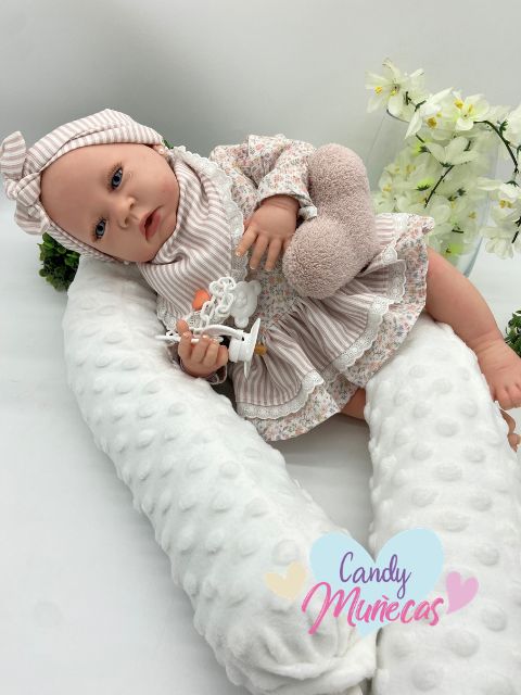 Bebé reborn interactivo de 45 cm fabricado en España - LAURA - Imagen 2