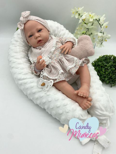 Bebé reborn interactivo de 45 cm fabricado en España - LAURA