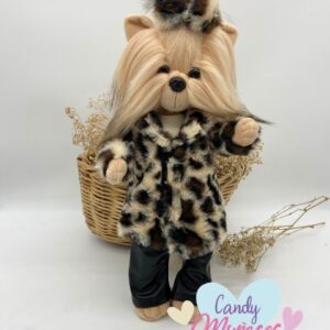 Muñeco bebé Yorkshire Peluche de 40 cm - ABRIGO LEOPARDO PANTALÓN NEGRO