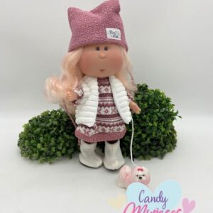 Muñeca de cuerpo de vinilo de 30 cm con mascota fabricada en España - NATALIE