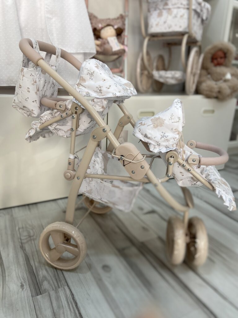 Silla de paseo gemelar para muñecas de 66 cm de altura manillar fabricado en España con bolso - NARA